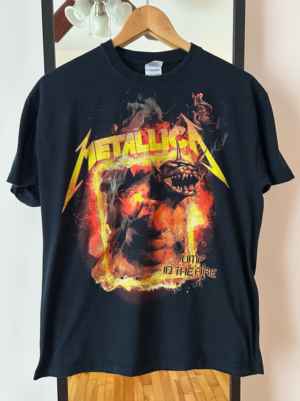Vintage Y2K Metallica 🎸 Jump In The Fire band tour concert tee shirt Gildan